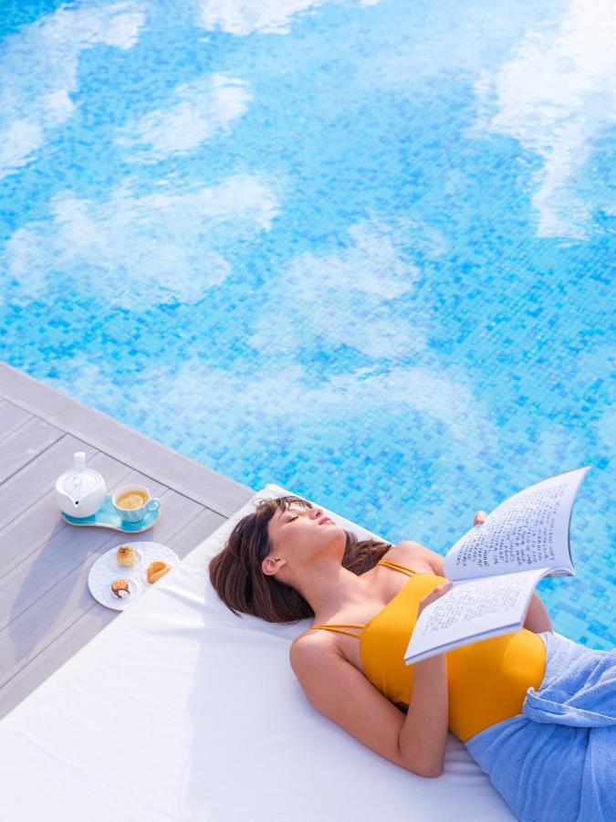 The View Bouznika Hotel Ngoại thất bức ảnh A woman sunbathing