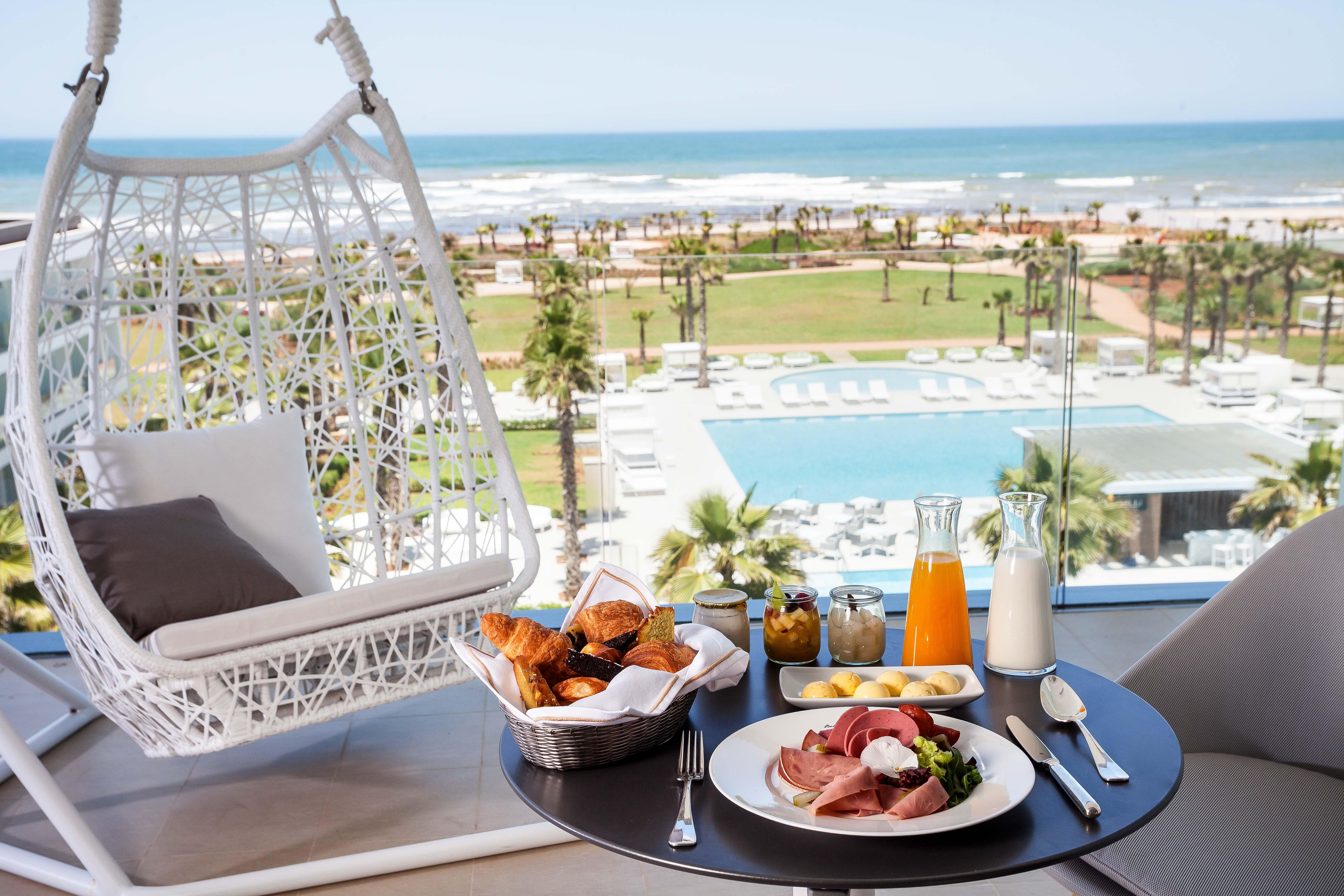 The View Bouznika Hotel Ngoại thất bức ảnh Breakfast at a hotel