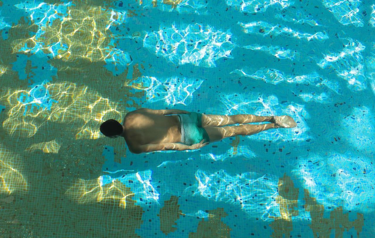 The View Bouznika Hotel Ngoại thất bức ảnh A swimmer in a pool